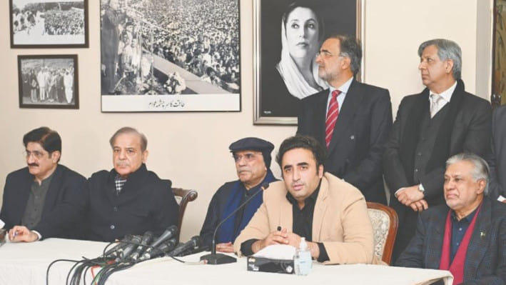 যৌথ সংবাদ সম্মেলনে বিলাওয়াল ভুট্টো ও শেহবাজ শরীফ। ছবি: ডন