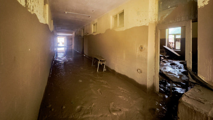 আফগানিস্তানে আকস্মিক বন্যায় ক্ষতিগ্রস্ত ভবন। ছবি: রয়টার্স