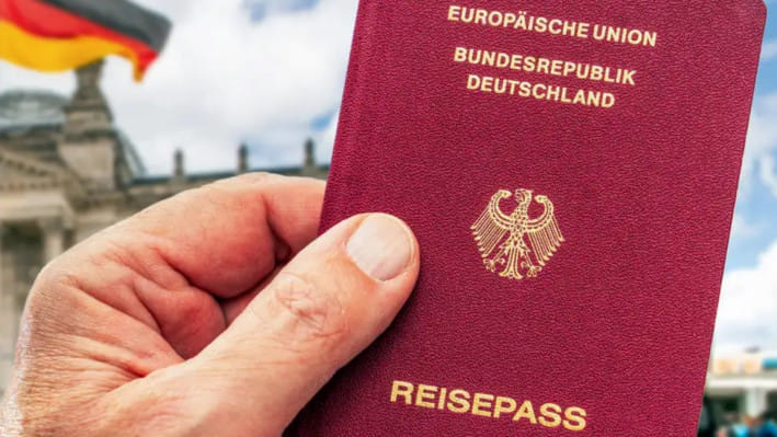 জার্মান পাসপোর্ট। প্রতীকী ফাইল ছবি: ডয়চে ভেলে