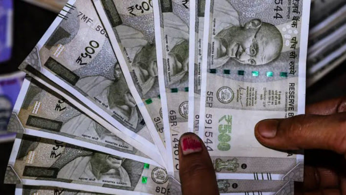 ভারতের ৫০০ রূপির নোট। প্রতীকী ছবি: ডিডব্লিউ