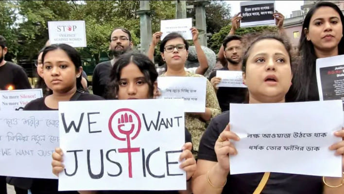 আর জি কর মেডিকেল কলেজ হাসপাতালে চিকিৎসক ধর্ষণ-হত্যার প্রতিবাদে কলকাতায় বিক্ষোভ। ছবি: ডয়চে ভেলে