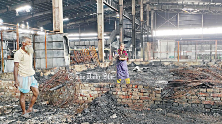 ব্যবসা প্রতিষ্ঠানে হামলা