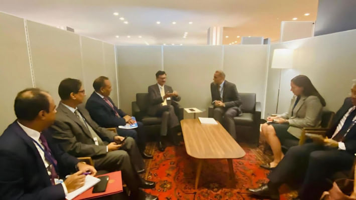 পররাষ্ট্র উপদেষ্টা ও মার্কিন কূটনীতিক রিচার্ড ভার্মার বৈঠক। ছবি: এক্স