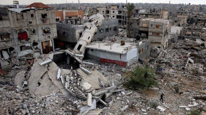 এক বছরের যুদ্ধে গাজা ধ্বংসস্তুপে পরিণত হয়েছে। ফাইল ছবি:এএফপি