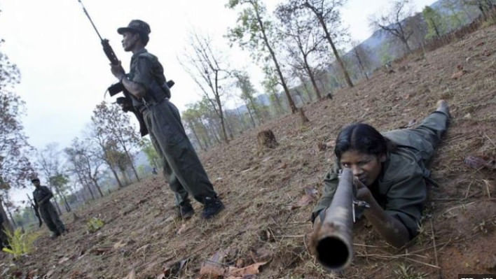 গোপন অবস্থানে মহড়ায় অংশ নিচ্ছে মাওবাদীরা। ফাইল ছবি: ডয়চে ভেলে