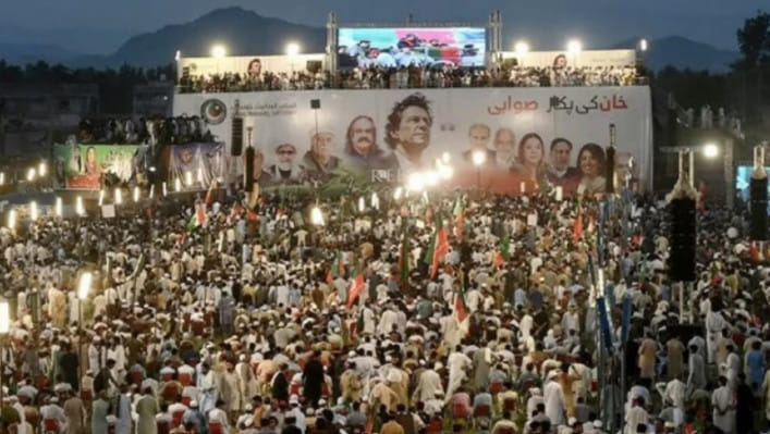 ইমরান খানের মুক্তির দাবিতে উত্তাল পাকিস্তান। ছবি: ডন