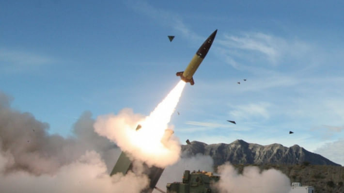 রাশিয়ায় দূরপাল্লার মার্কিন এটিএসিএমএস ক্ষেপণাস্ত্র দিয়ে হামলা চালিয়েছে ইউক্রেন। ফাইল ছবি: সংগৃহীত