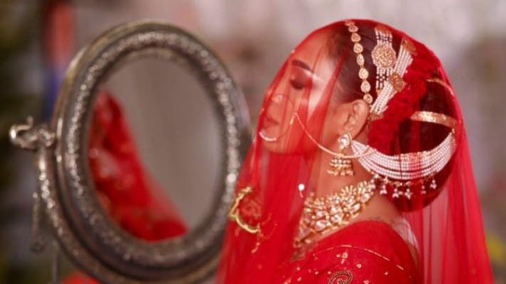 বিয়েতে লাল শাড়ি