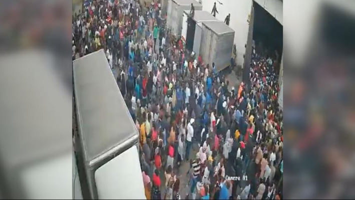 মোজাম্বিকের মাপুতোর কেন্দ্রীয় কারাগার থেকে ১,৫০০ কয়েদি পালিয়েছেন। ছবি: ভিডিও থেকে স্ক্রিণশট/এক্স