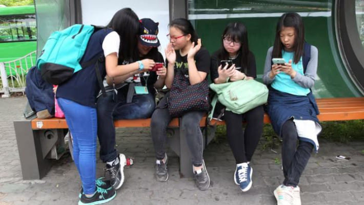 দক্ষিণ কোরিয়ার কিশোর-কিশোরীদের মধ্যে বাড়ছে বসে থাকার প্রবণতা। ছবি: সংগৃহীত