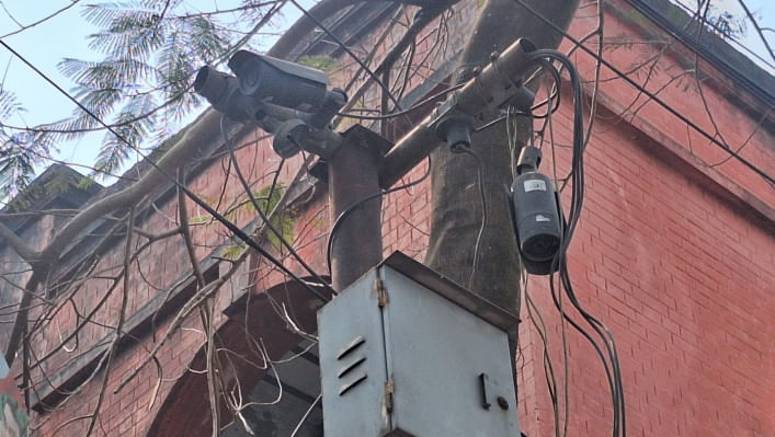 বরিশালে সিসি ক্যামেরা চুরি
