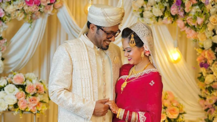 বিয়ে করলেন অভিনয়শিল্পী জামিল হোসেন ও মুনমুন আহমেদ মুন। ছবি: সংগৃহীত