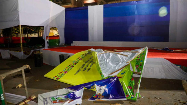 চট্টগ্রামে পহেলা বৈশাখ অনুষ্ঠানের মঞ্চে ভাঙচুর হয়েছে। ছবি: সংগৃহীত