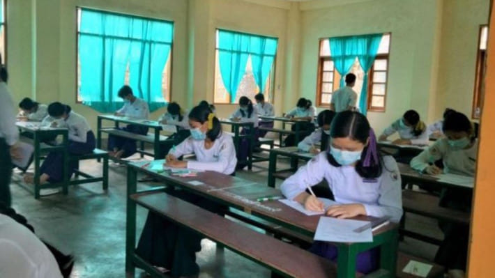 মিয়ানমারে বিশ্ববিদ্যালয় ভর্তি পরীক্ষায় অংশ নিচ্ছে শিক্ষার্থীরা। ছবি: সংগৃহীত