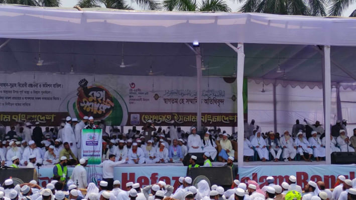 প্রধান উপদেষ্টাকে যে বার্তা দিলেন হাসনাত আবদুল্লাহ