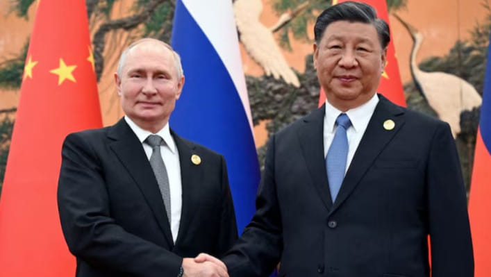 শি জিন পিং ও ভ্লাদিমির পুতিন। ফাইল ছবি: রয়টার্স (২০২৩)