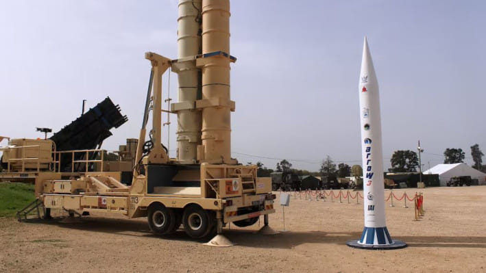 ইসরায়েলের হাতজর বিমানঘাঁটিতে রাখা অ্যারো ৩ ক্ষেপণাস্ত্র। ফাইল ছবি: সংগৃহীত (২০১৮)