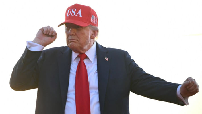 বিগ বিউটিফুল বিল পাসে আনন্দ প্রকাশ করছেন ট্রাম্প। ছবি: এএফপি