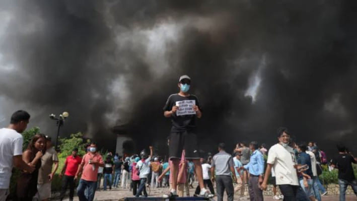 নেপালের পার্লামেন্টে আগুন