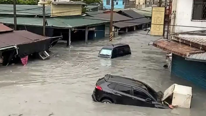 সুপার টাইফুন রাগাসার তাণ্ডবে তাইওয়ানের গুয়াংফু টাউনশিপ পানিতে ডুবে গেছে। ছবি: ডয়চে ভেলে