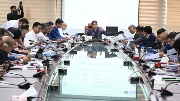 ঢাকায় বিনিয়োগ সমন্বয় কমিটির পঞ্চম সভায় সভাপতিত্ব করেন প্রধান উপদেষ্টার আন্তর্জাতিক বিষয়ক বিশেষ দূত লুৎফে সিদ্দিকী। ছবি: বাসস