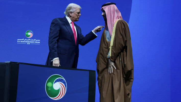ওয়াশিংটনে আয়োজিত সৌদি বিনিয়োগ সম্মেলনে ট্রাম্প-সালমান। ছবি: রয়টার্স