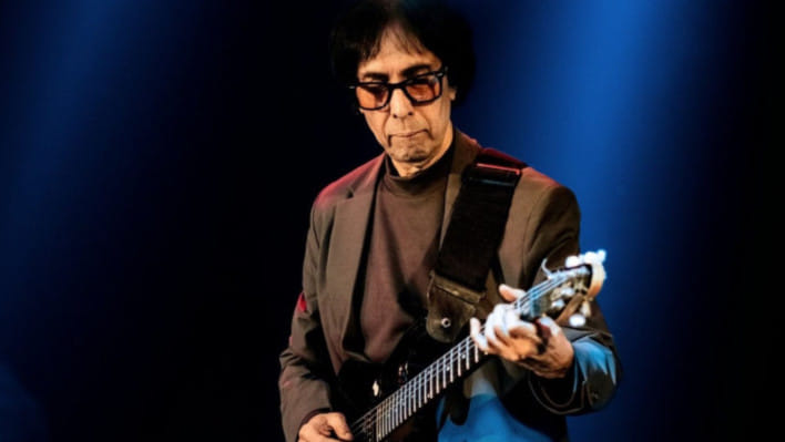 দূর থেকে দূরে চিরদিন রবে সেলিম হায়দার