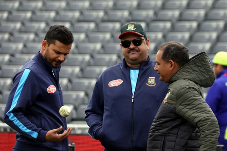 Mashrafe Mortaza, Akram Khan, Habibul Bashar Mashrafe Mortaza, Akram Khan, Habibul Bashar