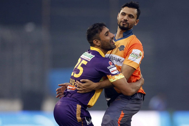 Mashrafe Mortaza and Robi Bopara Mashrafe Mortaza and Robi Bopara