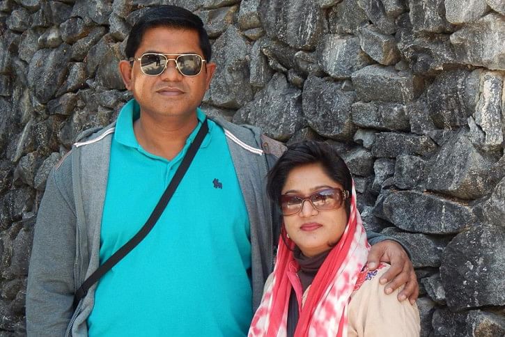 স্ত্রী আফসানা খানমের সাথে ইউএস-বাংলা বিমান পাইলট আবিদ সুলতান স্ত্রী আফসানা খানমের সাথে ইউএস-বাংলা বিমান পাইলট আবিদ সুলতান