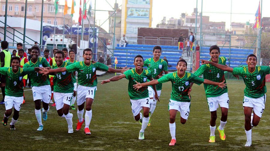 পাকিস্তানকে হারিয়ে চ্যাম্পিয়ন বাংলাদেশ পাকিস্তানকে হারিয়ে চ্যাম্পিয়ন বাংলাদেশ