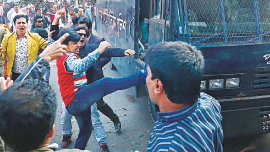 প্রিজন ভ্যানে হামলা প্রিজন ভ্যানে হামলা