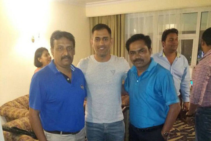 Dhoni-met-old-friends Dhoni-met-old-friends
