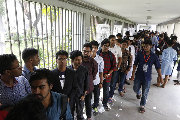 DUCSU poll line DUCSU poll line