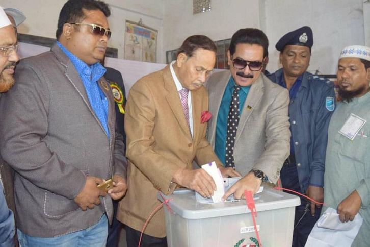 জাতীয় পার্টির চেয়ারম্যান এইচএম এরশাদ জাতীয় পার্টির চেয়ারম্যান এইচএম এরশাদ