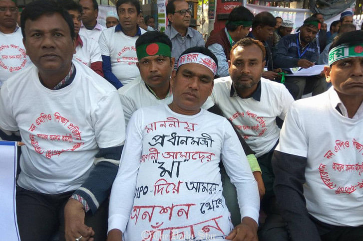 এমপিওভুক্তির দাবিতে জাতীয় প্রেস ক্লাবের সামনে আমরণ অনশন এমপিওভুক্তির দাবিতে জাতীয় প্রেস ক্লাবের সামনে আমরণ অনশন