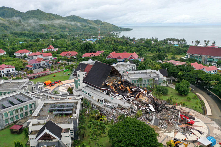 INDONESIA-QUAKE.jpg INDONESIA-QUAKE.jpg