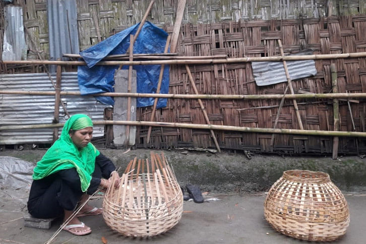 Lalmonirhat poor woman Lalmonirhat poor woman