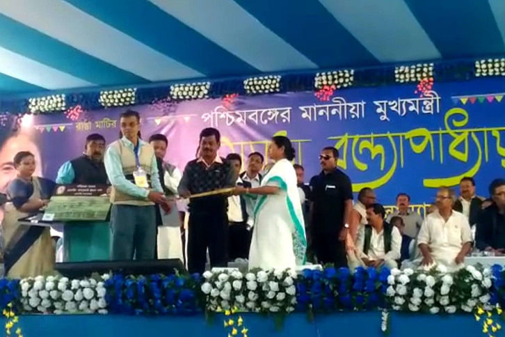 পশ্চিমবঙ্গের মুখ্যমন্ত্রী মমতা ব্যানার্জি পশ্চিমবঙ্গের মুখ্যমন্ত্রী মমতা ব্যানার্জি