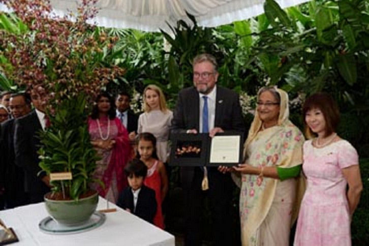 সিঙ্গাপুর বোটানিক্যাল গার্ডেনের ন্যাশনাল অর্কিড গার্ডেনে প্রধানমন্ত্রী শেখ হাসিনা সিঙ্গাপুর বোটানিক্যাল গার্ডেনের ন্যাশনাল অর্কিড গার্ডেনে প্রধানমন্ত্রী শেখ হাসিনা