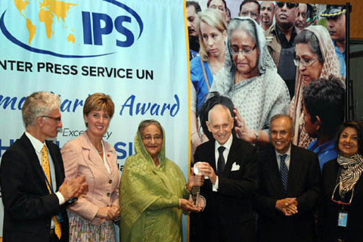 PM receives awards PM receives awards