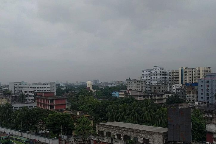 বঙ্গোপসাগরে ঘুর্ণিঝড় কায়ান্টের প্রভাবে দেশের বিভিন্ন স্থানে বৃষ্টি দিয়ে শুরু হয় বৃহস্পতিবার সকাল। আগামীকাল থেকে আবহাওয়ার উন্নতি হতে পারে। ছবি: আবিদা আর চৌধুরী বঙ্গোপসাগরে ঘুর্ণিঝড় কায়ান্টের প্রভাবে দেশের বিভিন্ন স্থানে বৃষ্টি দিয়ে শুরু হয় বৃহস্পতিবার সকাল। আগামীকাল থেকে আবহাওয়ার উন্নতি হতে পারে। ছবি: আবিদা আর চৌধুরী