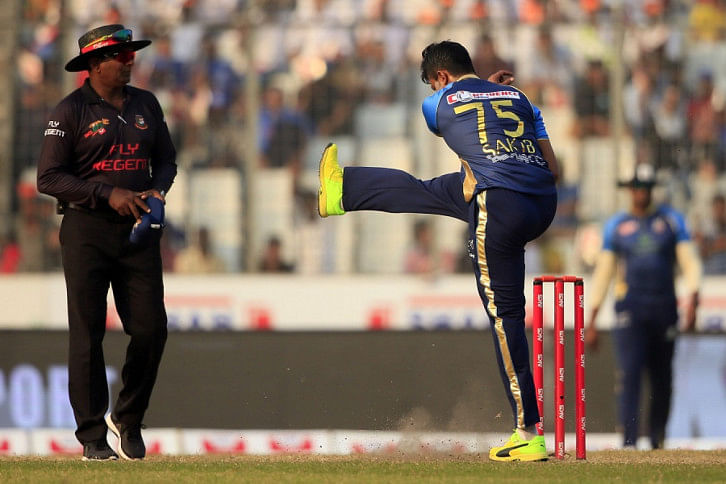 Shakib with umpire Shakib with umpire