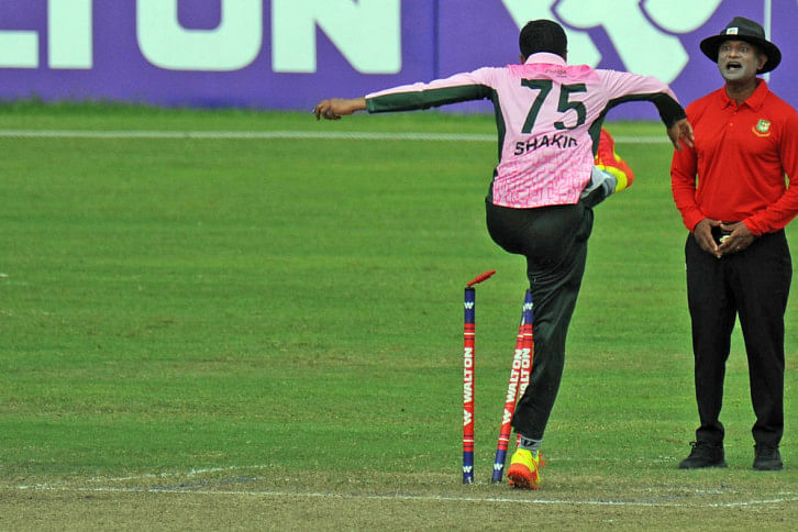 Shakib Kicks stumps Shakib Kicks stumps