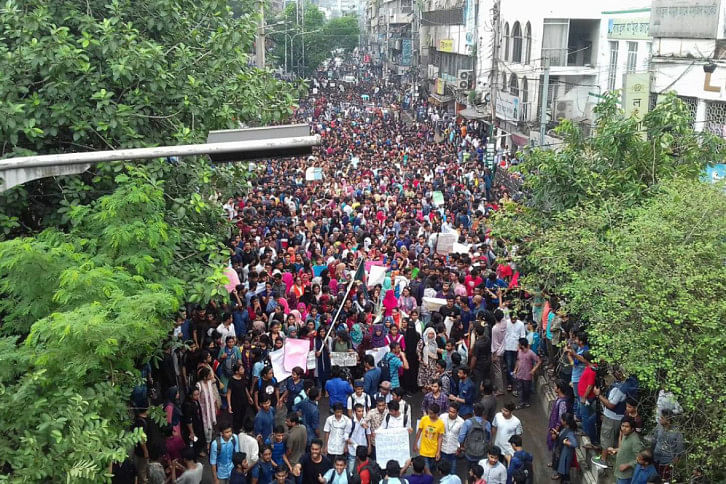 নিরাপদ সড়কের দাবি নিরাপদ সড়কের দাবি