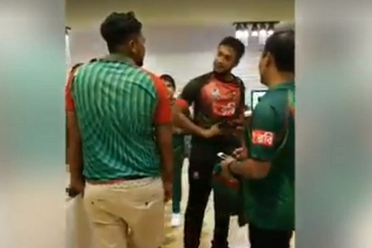 ফ্লোরিডায় ভক্ত বিরক্ত করাতেই মেজাজ হারান সাকিব ফ্লোরিডায় ভক্ত বিরক্ত করাতেই মেজাজ হারান সাকিব