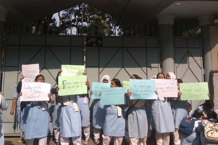 Viquarunnisa Noon School and College students Viquarunnisa Noon School and College students