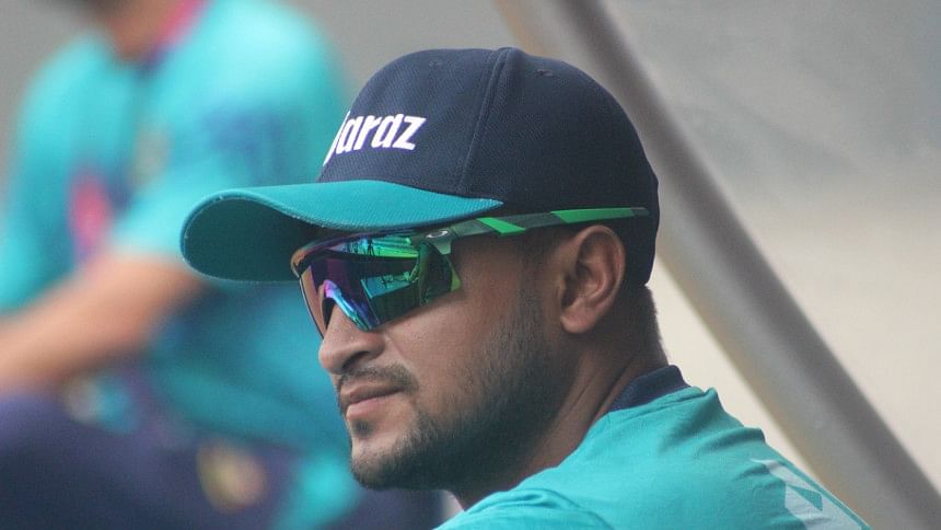 দেশে ফিরে এলেন সাকিব দেশে ফিরে এলেন সাকিব
