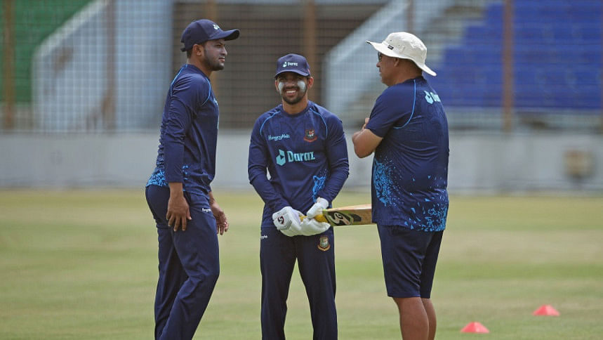 Shakib Al Hasan, Mominul Haque & Russell Domingo Shakib Al Hasan, Mominul Haque & Russell Domingo