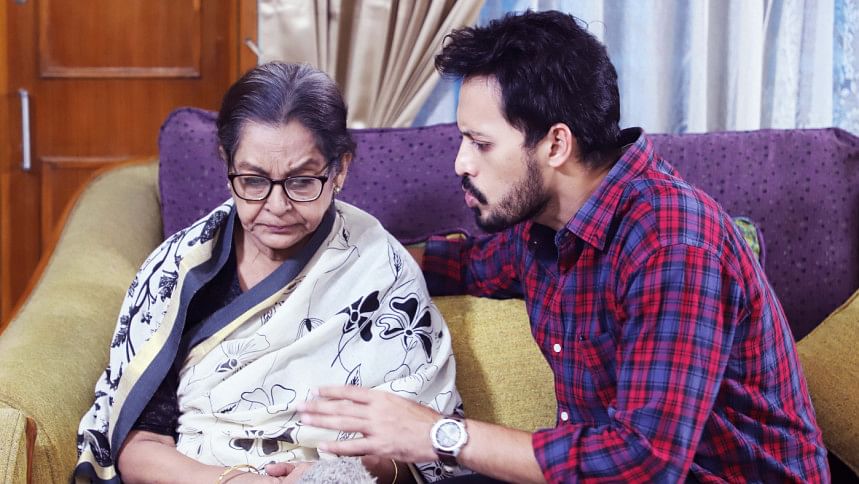 'রটে বটে-ঘটে না' নাটকের একটি দৃশ্য। ছবি: সংগৃহীত 'রটে বটে-ঘটে না' নাটকের একটি দৃশ্য। ছবি: সংগৃহীত